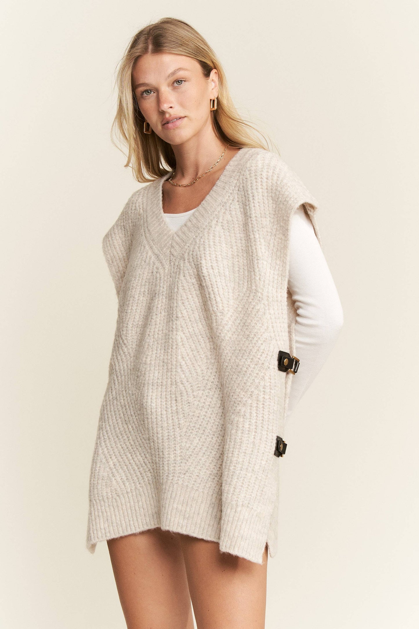 BUCKLED OVERSIZED SWEATER VEST
