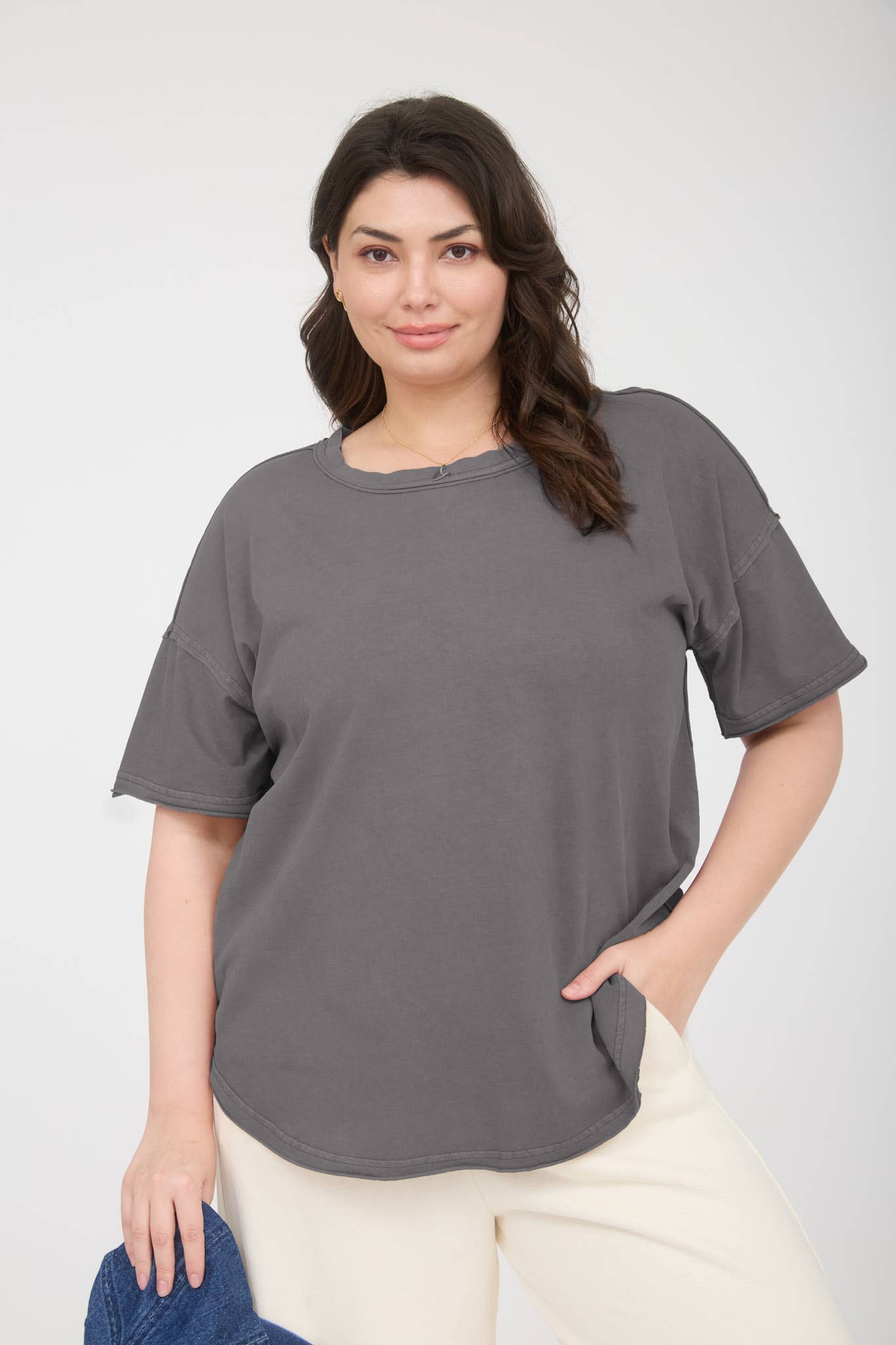 PLUS ROUND NECK SHORT SLEEVE EXPOSED SEAM KNIT TOP
