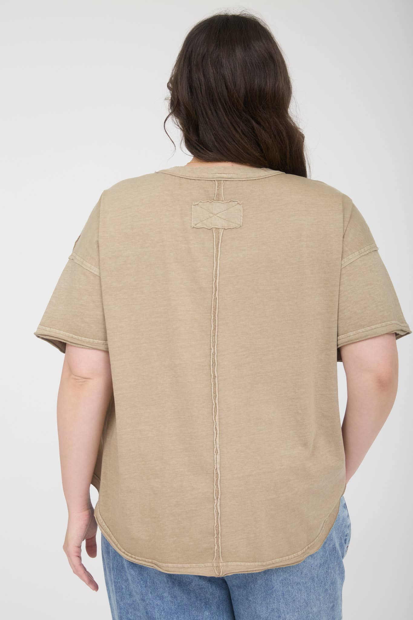 PLUS ROUND NECK SHORT SLEEVE EXPOSED SEAM KNIT TOP