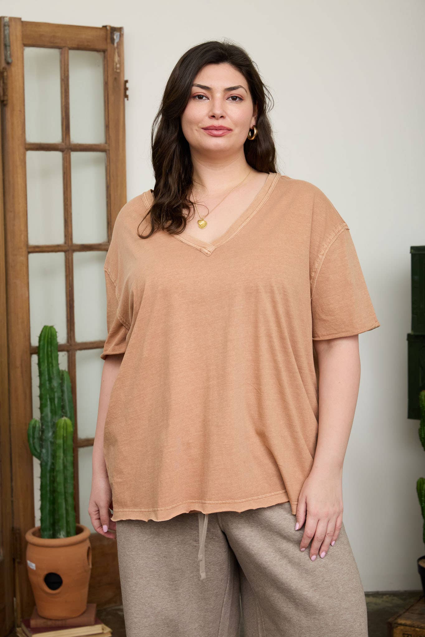 PLUS WASHED RELAXED SHORT SLEEVE V NECK KNIT TOP