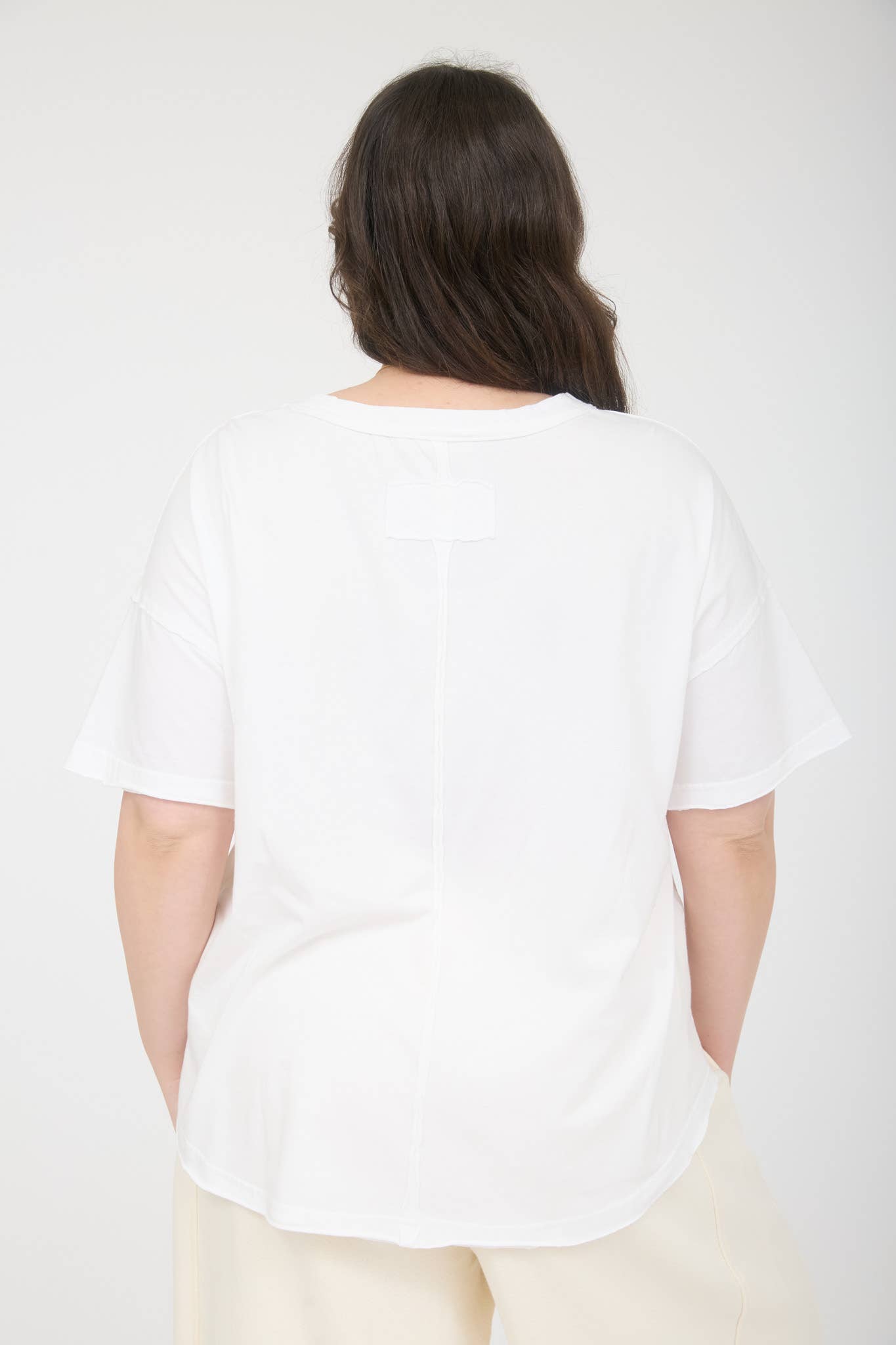 PLUS ROUND NECK SHORT SLEEVE EXPOSED SEAM KNIT TOP