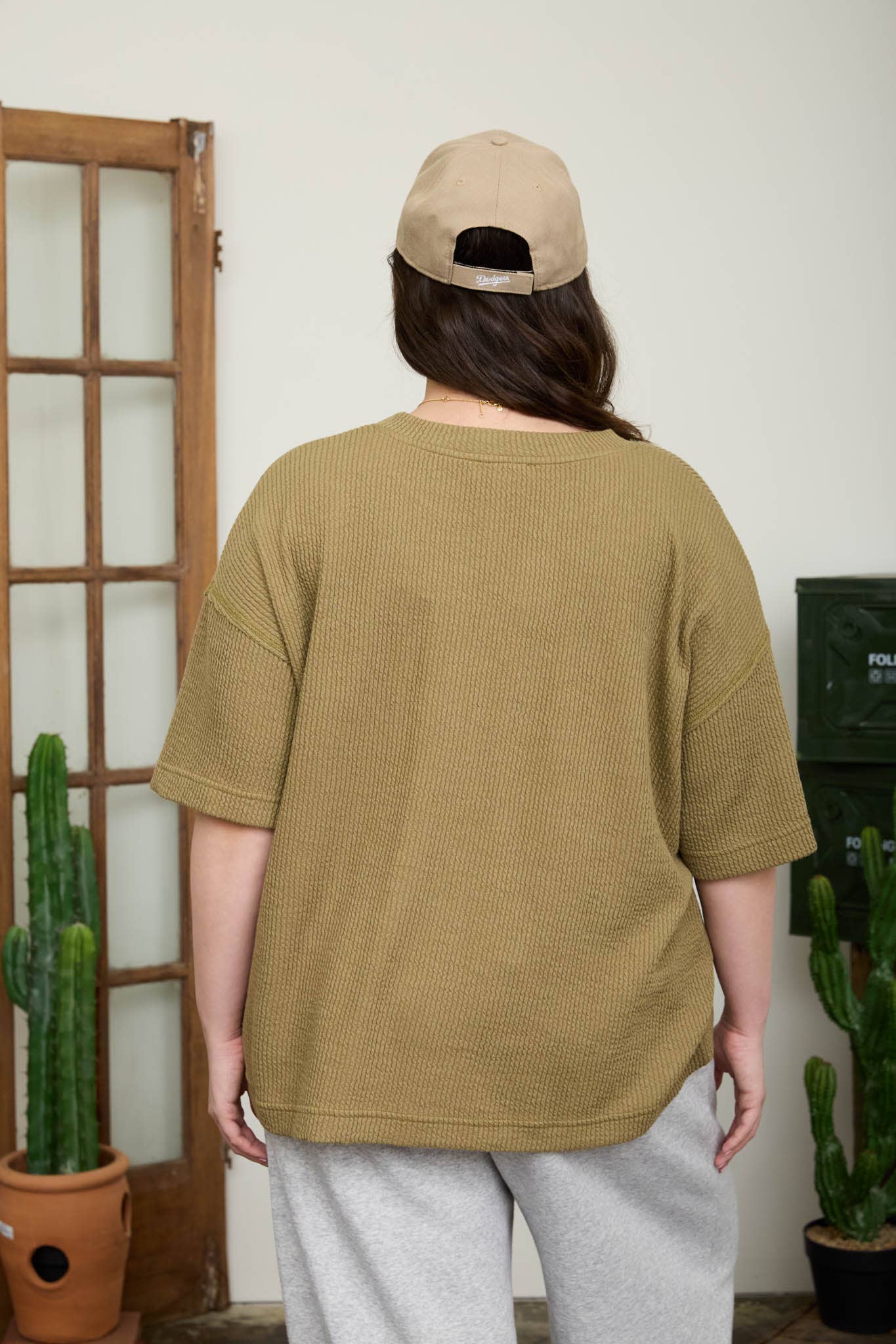 PLUS RIBBED SPLIT NECK SHORT SLEEVE BOXY KNIT TOP