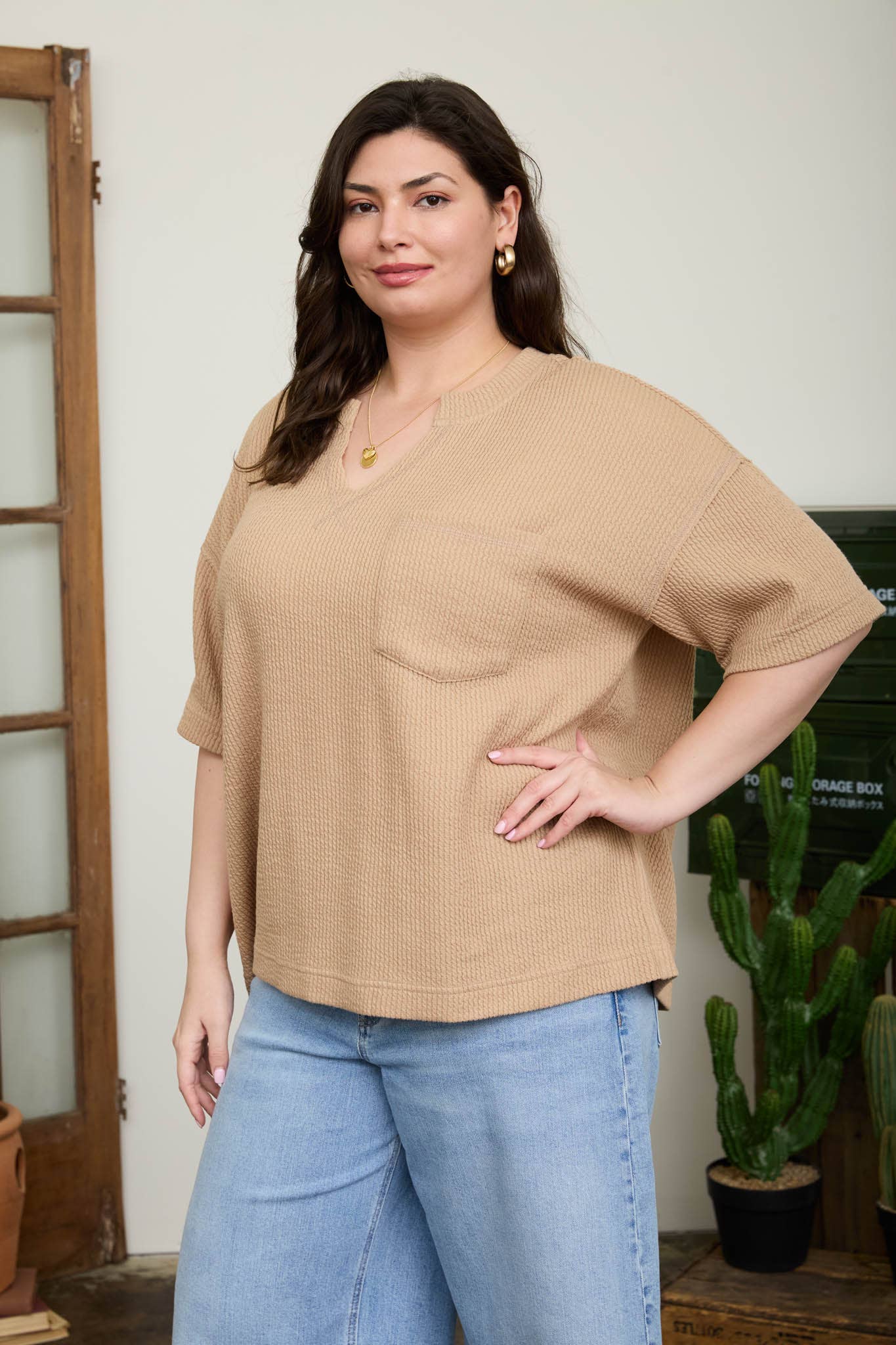 PLUS RIBBED SPLIT NECK SHORT SLEEVE BOXY KNIT TOP