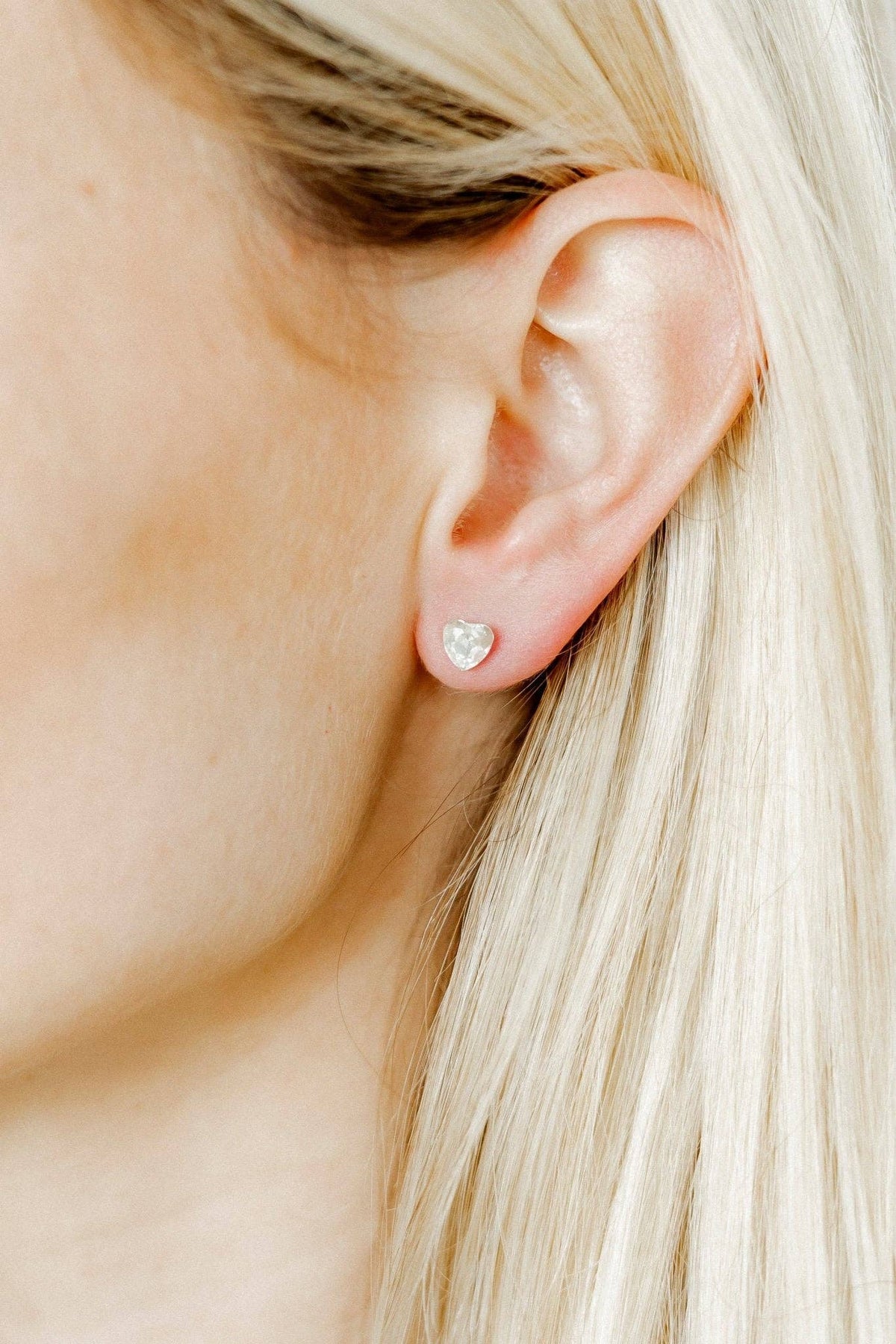 Screwback Stud Earrings Lux - Candy Heart Clear