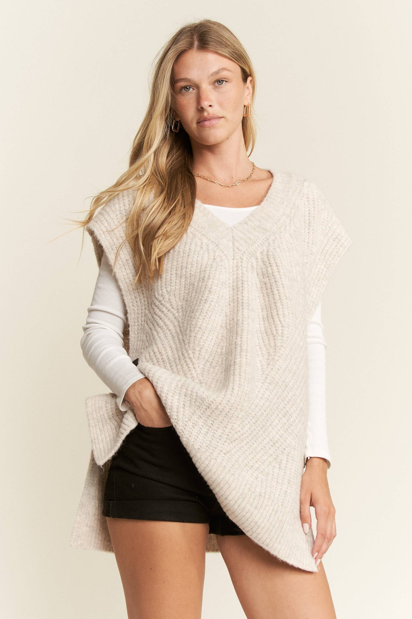 BUCKLED OVERSIZED SWEATER VEST