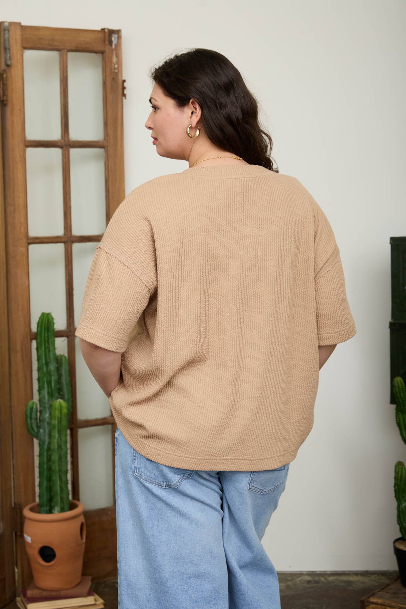 PLUS RIBBED SPLIT NECK SHORT SLEEVE BOXY KNIT TOP