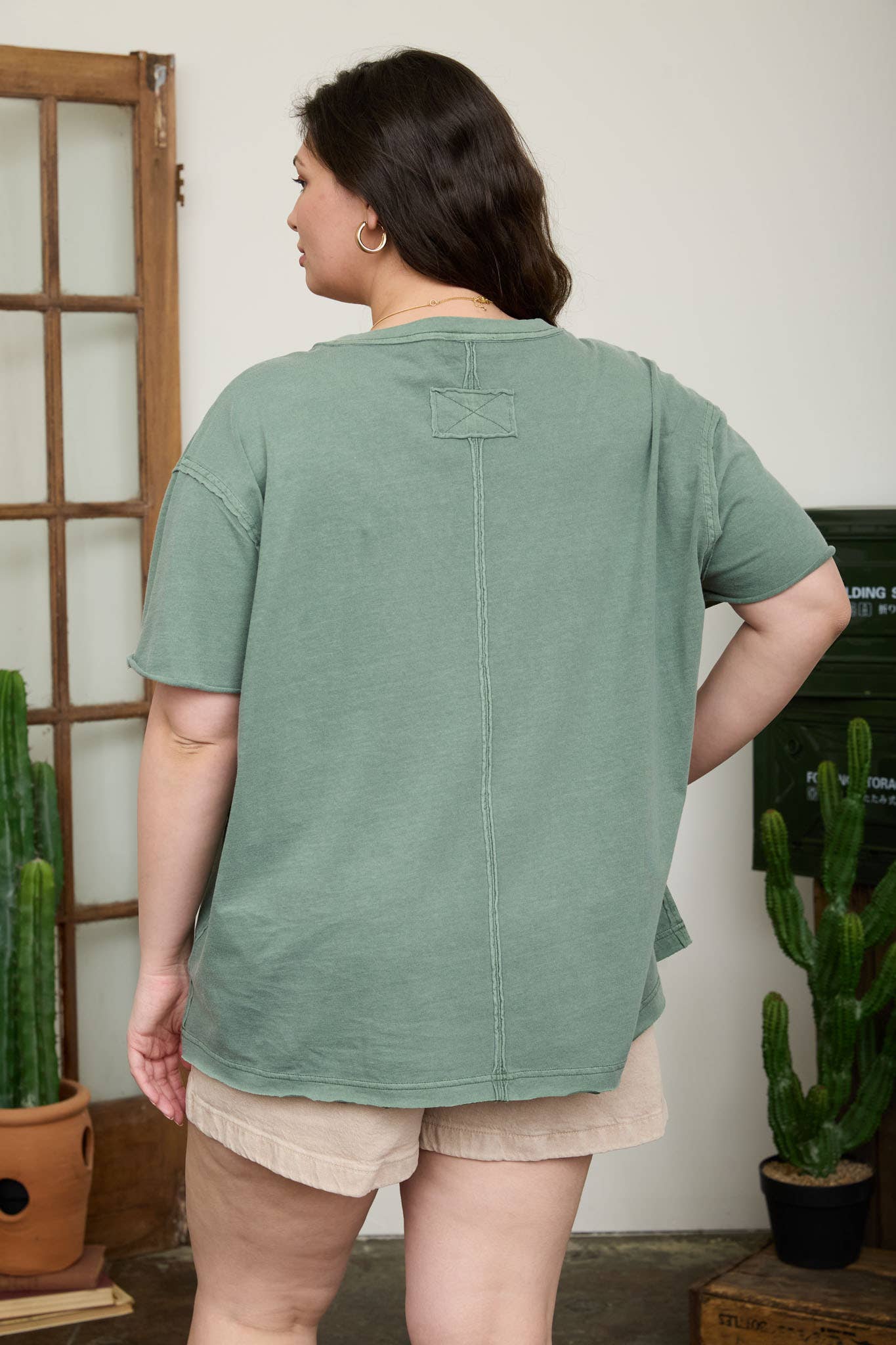 PLUS WASHED RELAXED SHORT SLEEVE V NECK KNIT TOP