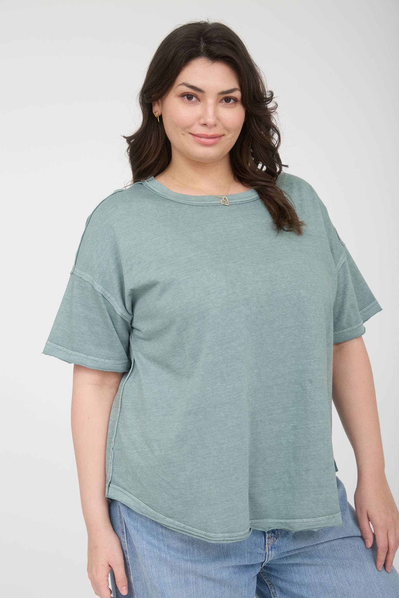 PLUS ROUND NECK SHORT SLEEVE EXPOSED SEAM KNIT TOP