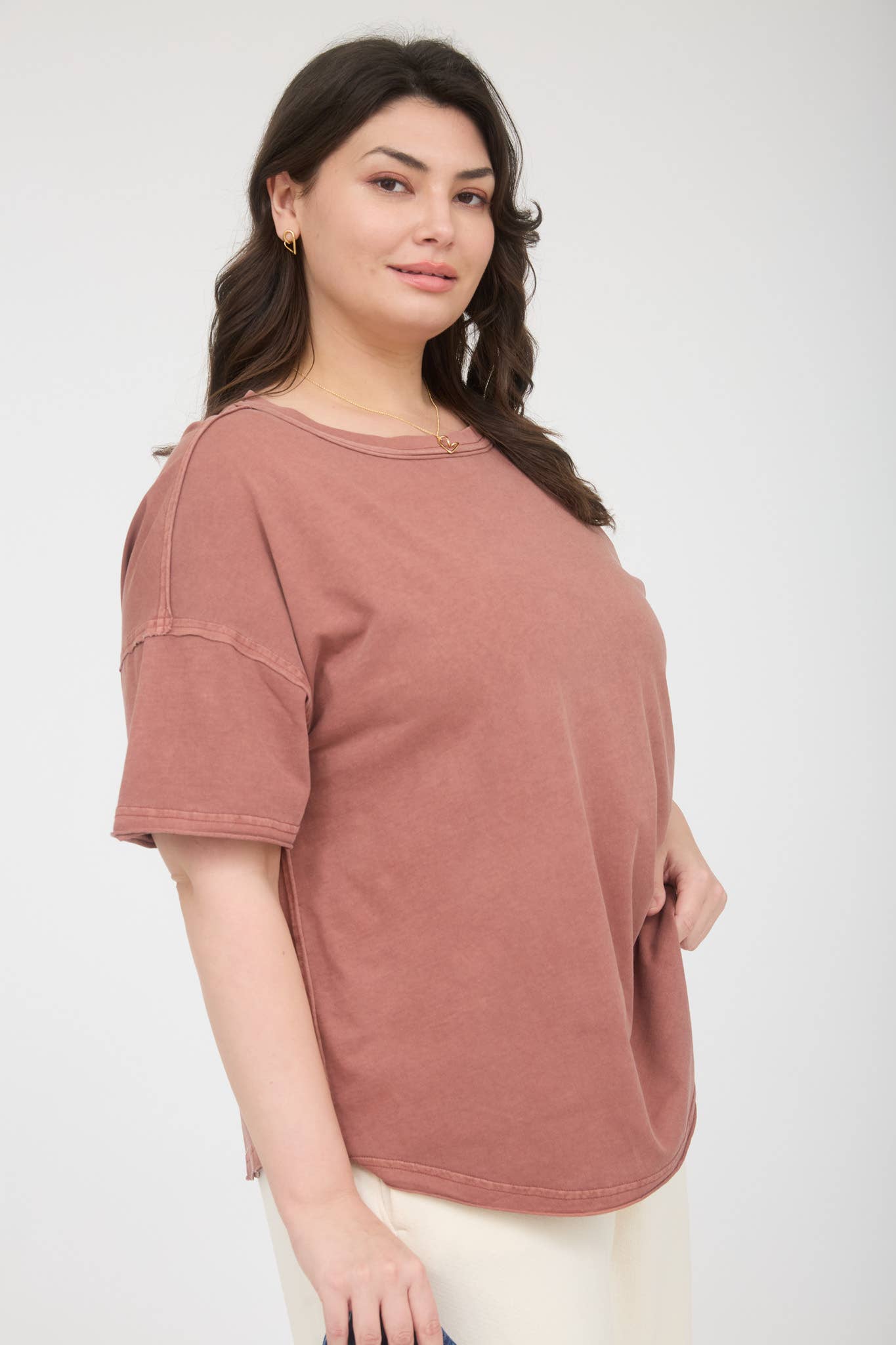 PLUS ROUND NECK SHORT SLEEVE EXPOSED SEAM KNIT TOP