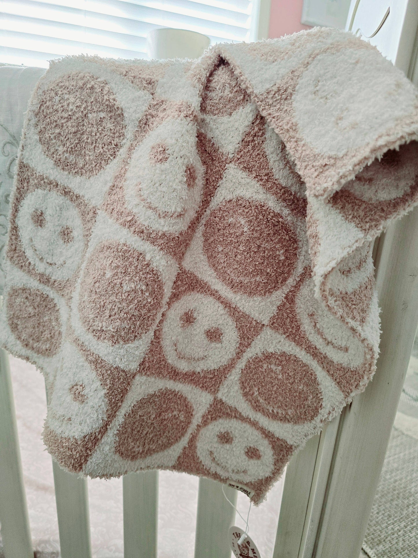 Soft Cuddly Fleecy Sleeping Blanket - Tan Smiley Face