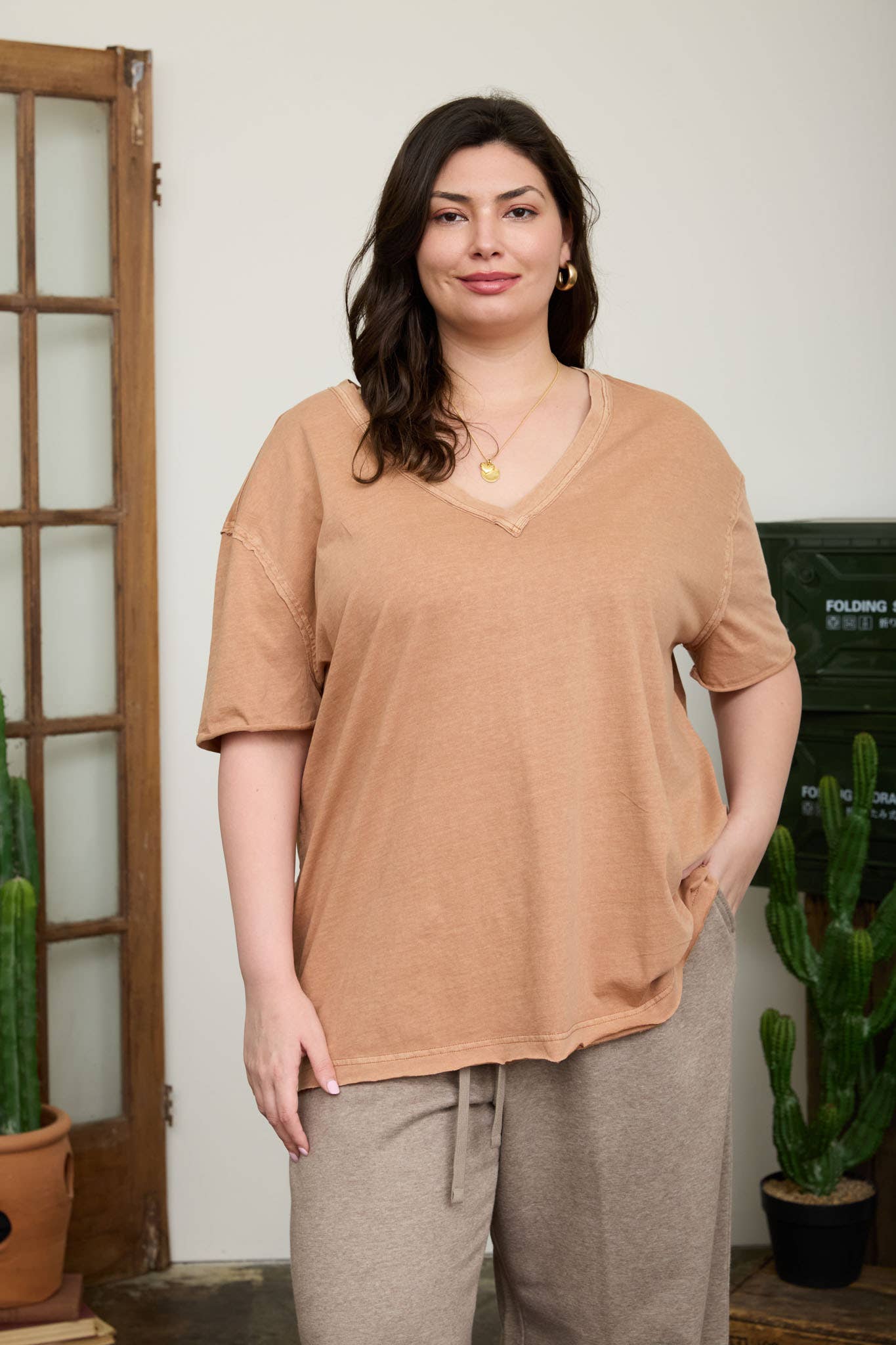 PLUS WASHED RELAXED SHORT SLEEVE V NECK KNIT TOP